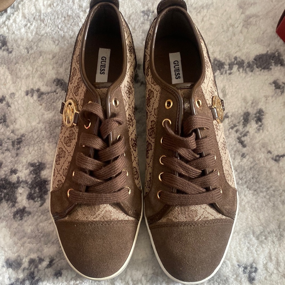 BRAND NEW, in the box, never been worn GUESS sneakers suede toe. Size 7.5